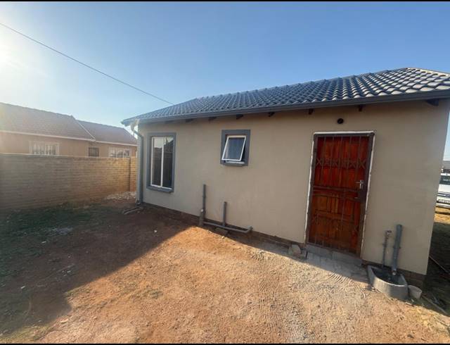 2 BEDROOM HOUSE FOR SALE IN EVATON WEST